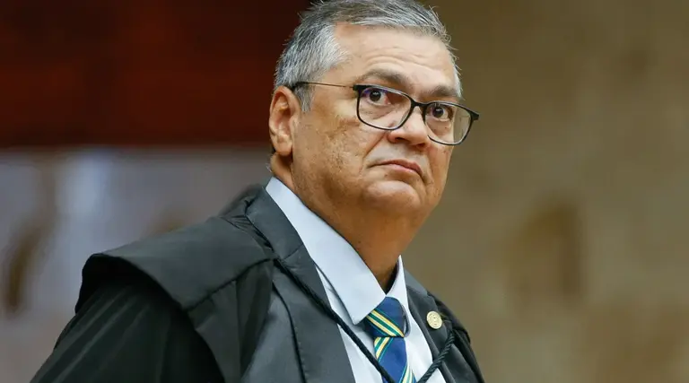 Flávio Dino suspende quebra de sigilo de Lulinha 1 Flávio Dino suspende quebra de sigilo de Lulinha