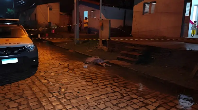 Fotos: Homem é morto a tiros em Rodolfo Fernandes 1 Fotos: Homem é morto a tiros em Rodolfo Fernandes