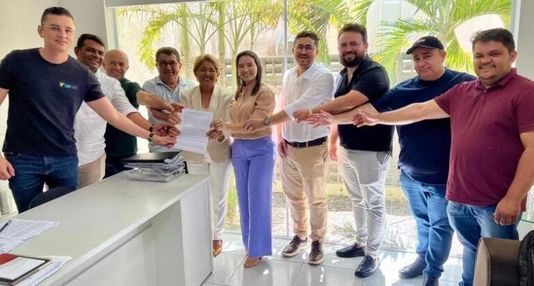 Prefeita Leninha Romão assina convênio com Faculdade Santa Maria