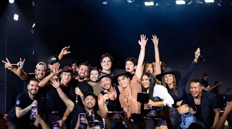 VÍDEO: Vaquejada no Ceará atrai multidão com lives de Safadão e Xand 1 Vaquejada no Ceará atrai multidão com lives de Safadão e Xand