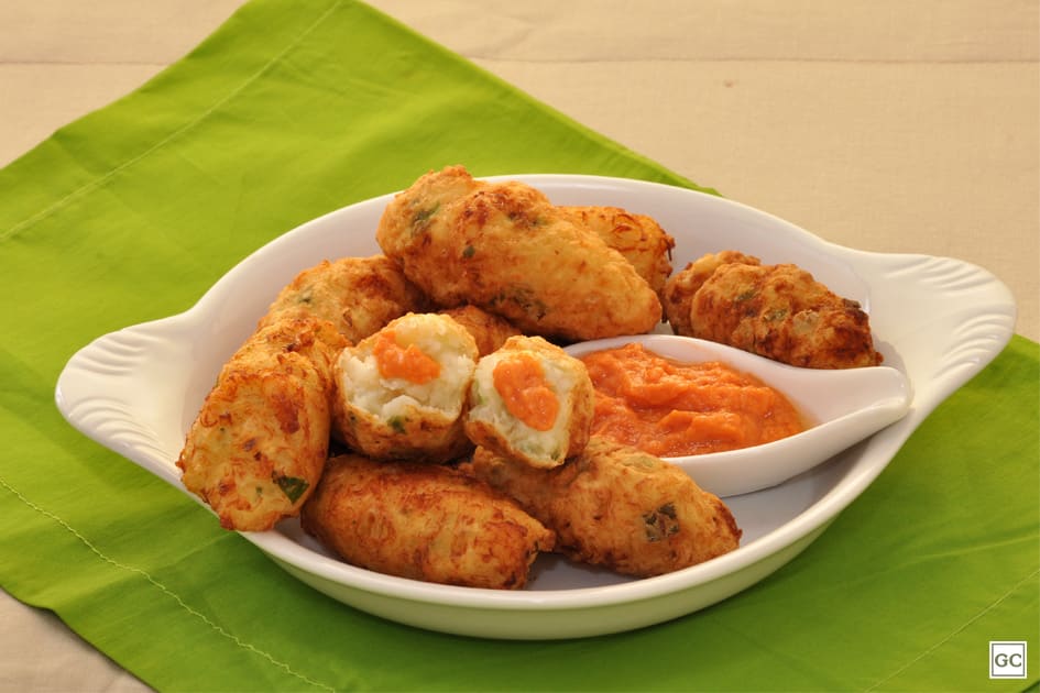 Receitas de aperitivos incríveis 5 croquete de bacalhau com molho