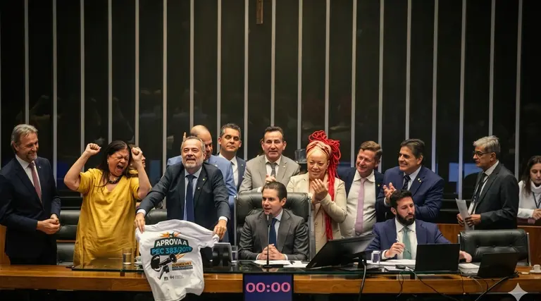 Câmara: PEC cria piso da assistência social 1 PEC cria piso da assistência social