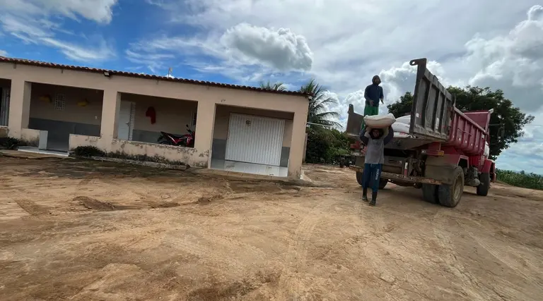 Poço Dantas fortalece produtores rurais com distribuição de ração 1 Poço Dantas fortalece produtores rurais com distribuição de ração