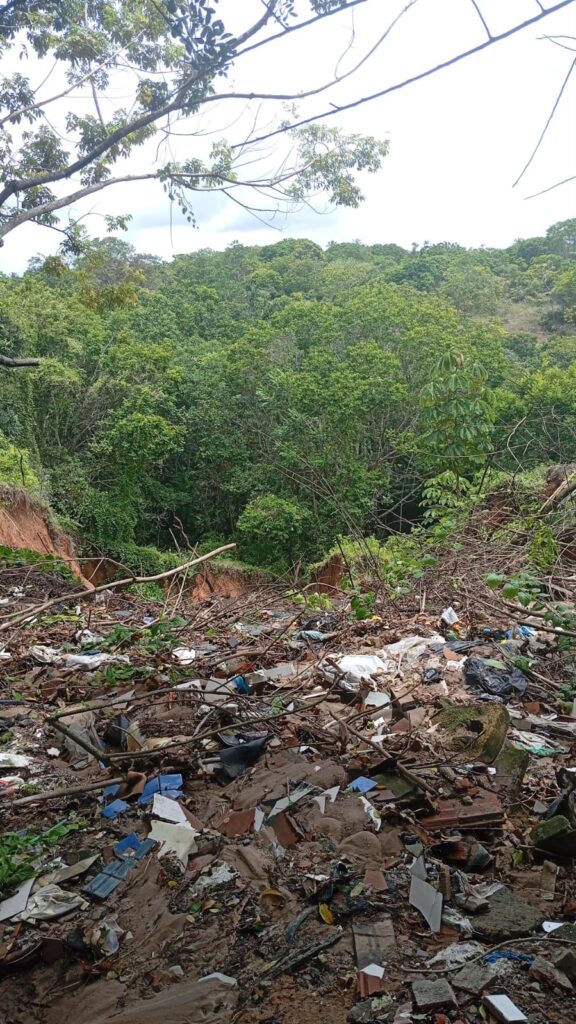 Cratera no bairro Planalto da Boa Esperança coloca moradores em alerta 3 WhatsApp Image 2026 04 02 at 12.01.30