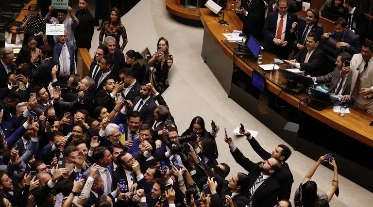 Como votou a Paraíba na derrubada de veto de Lula? 1 Como votou a Paraíba na derrubada de veto de Lula?
