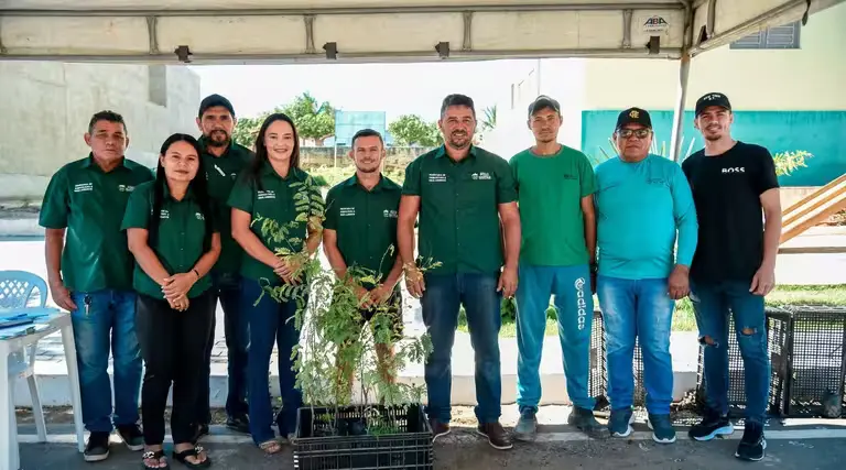 Poço Dantas distribui mudas frutíferas durante Feira da Agricultura Familiar