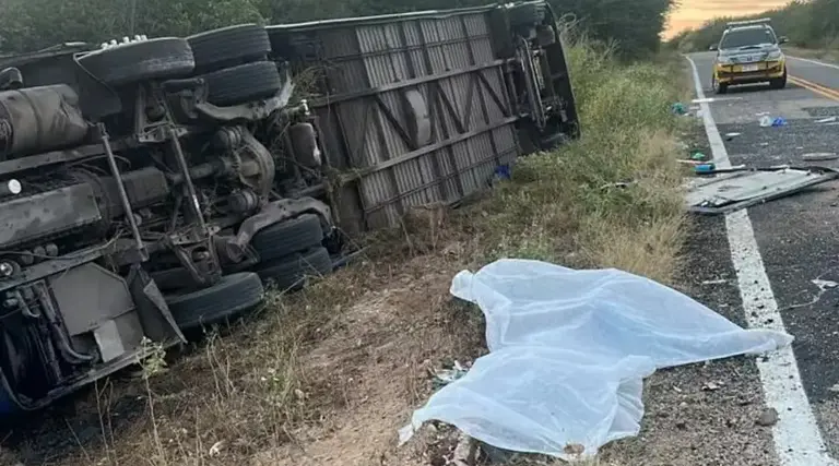 Acidente com ônibus em Tauá deixa mortos e feridos na CE-187 1 Acidente com ônibus em Tauá deixa mortos e feridos na CE-187