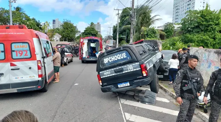 Acidente com viatura da PM deixa feridos em João Pessoa 1 Acidente com viatura da PM deixa feridos em João Pessoa