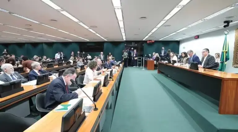 Maioridade penal aos 16 avança na CCJ da Câmara