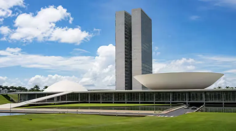 Teto do MEI pode chegar a R$ 140 mil até 2028