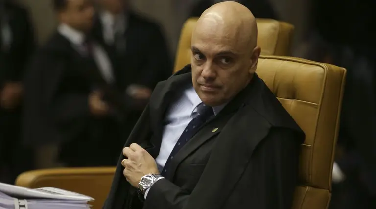 Moraes envia a Fachin pedido contra Mendonça