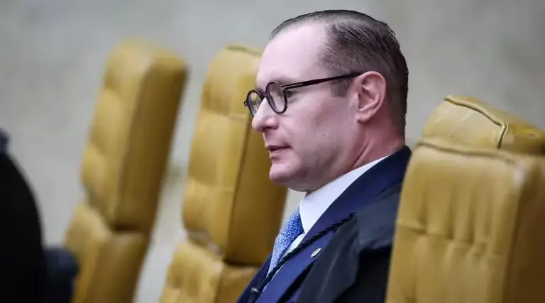 Zanin intima PF a entregar dados de Vorcaro até as 23h deste domingo