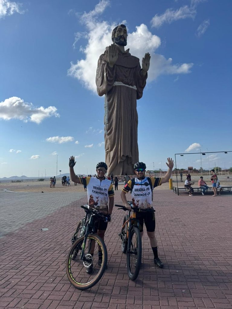 Ciclistas de Uiraúna percorrem 405 km até Canindé 4 3 768x1024 1