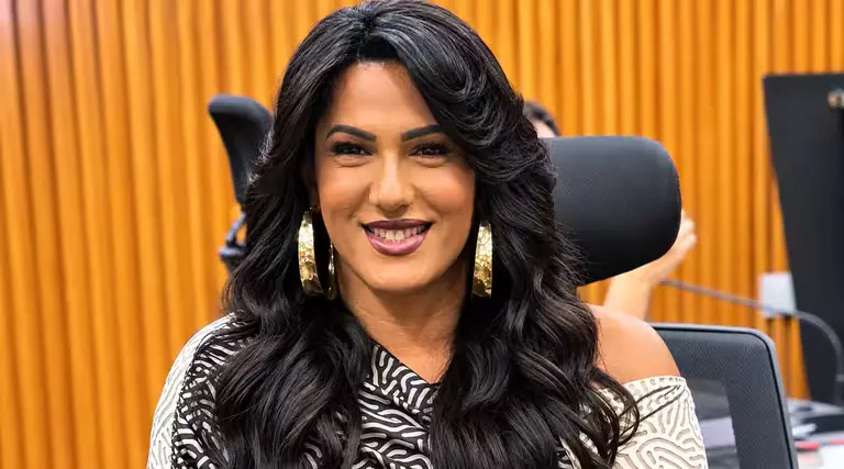 Quem é Thabatta Pimenta, a primeira deputada federal trans do Nordeste
