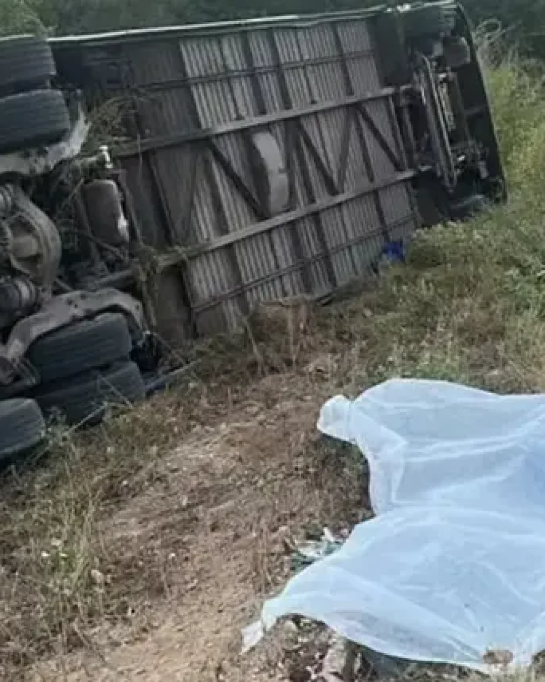Acidente com ônibus em Tauá deixa mortos e feridos na CE-187