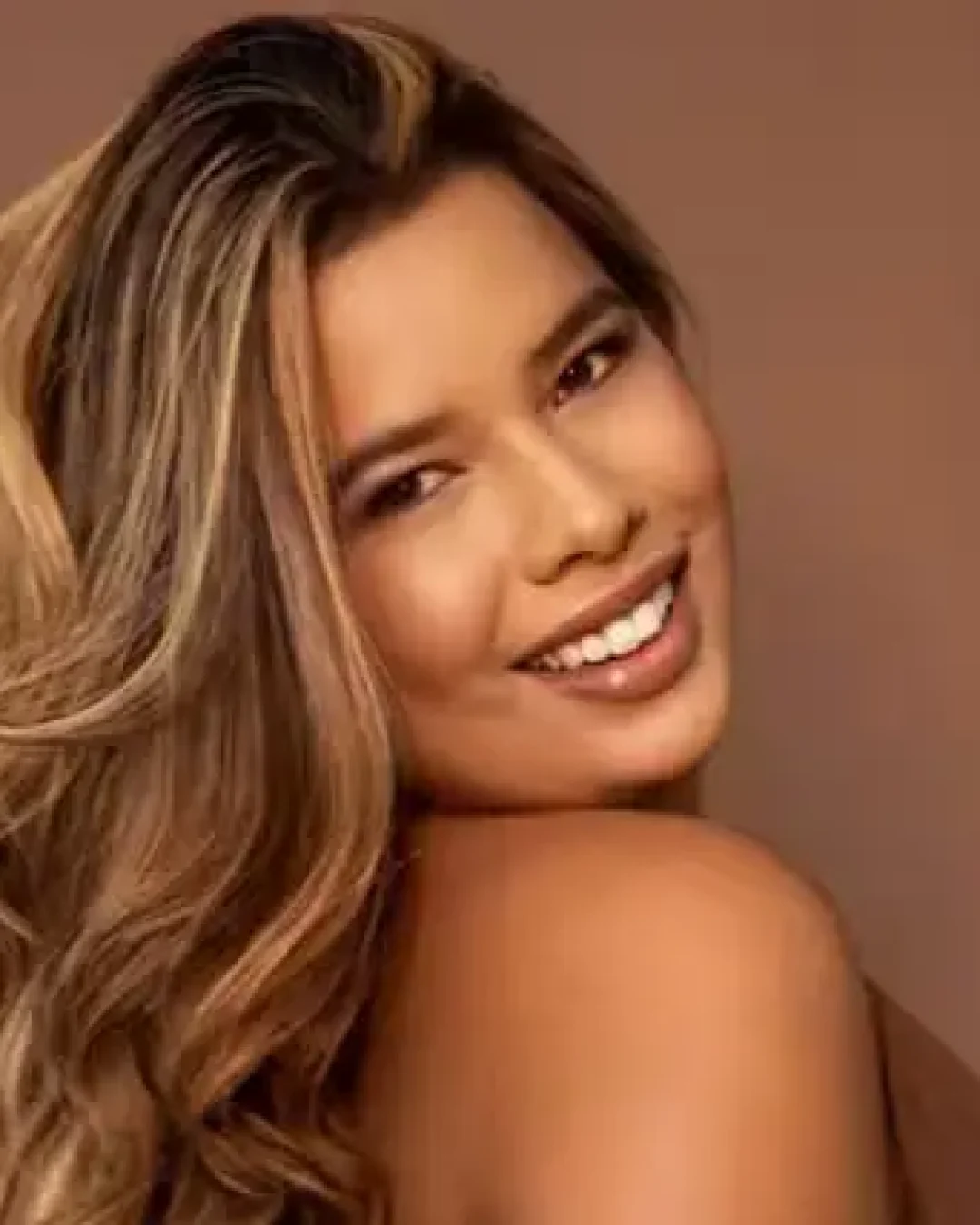 Collor de Menina anuncia Roberta Felina como nova cantora da banda, em novidade confirmada pelo empresário Erivan Morais.