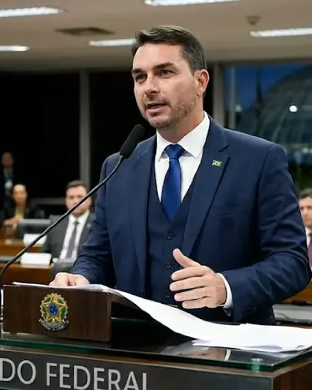 Flávio Bolsonaro sob risco de fuga