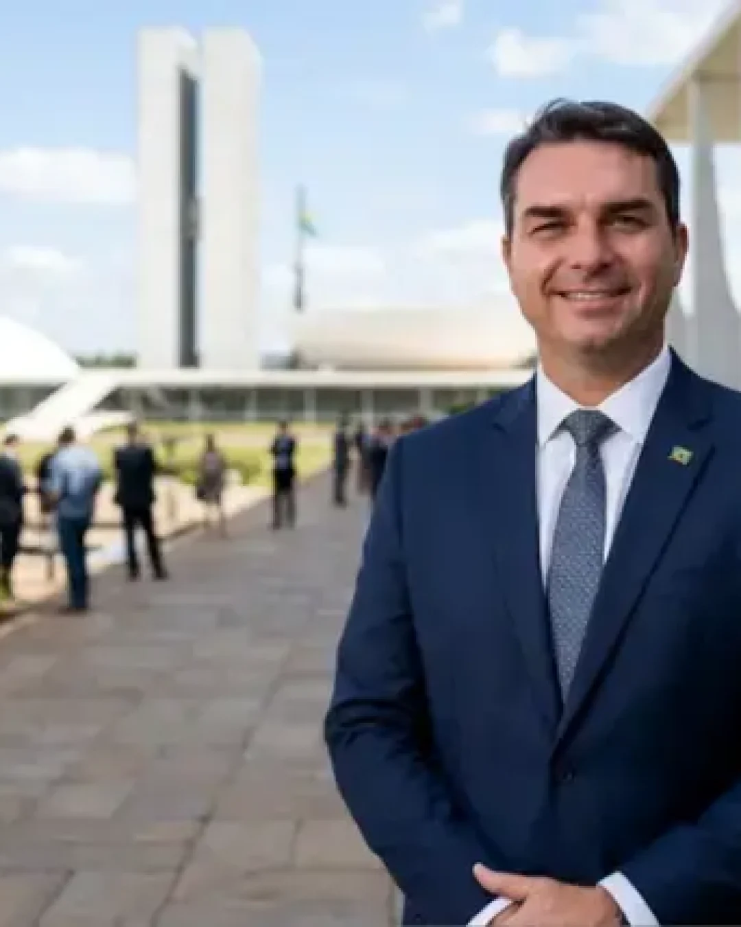 Flávio Bolsonaro vence ação no TSE