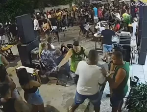 VÍDEO: Homem é executado à queima-roupa em pagode na Baixada