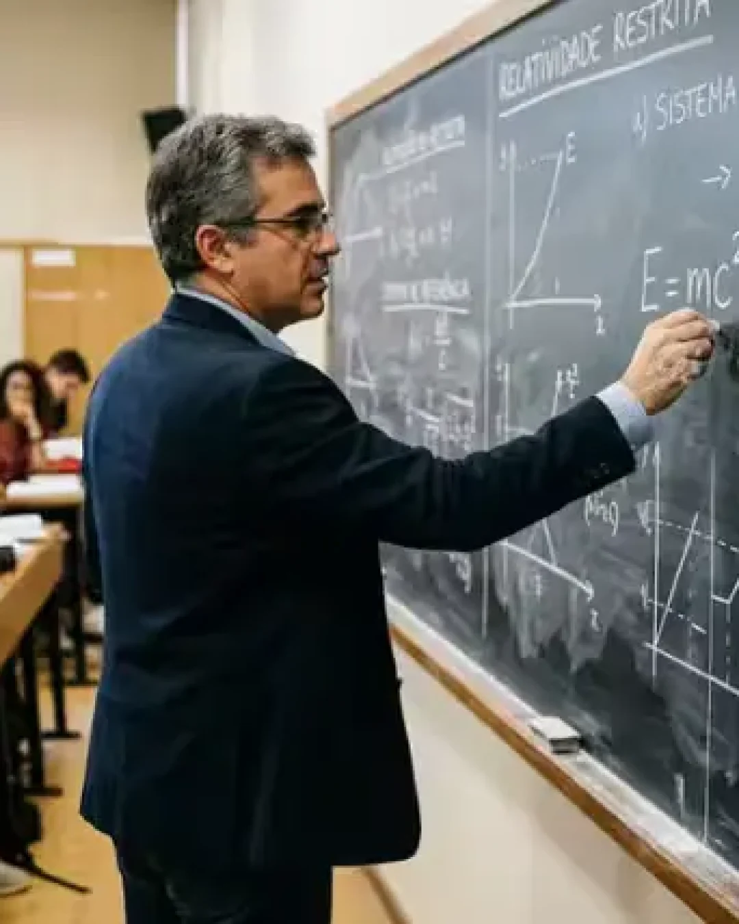 Jornada de professores pode cair para 35 horas semanais