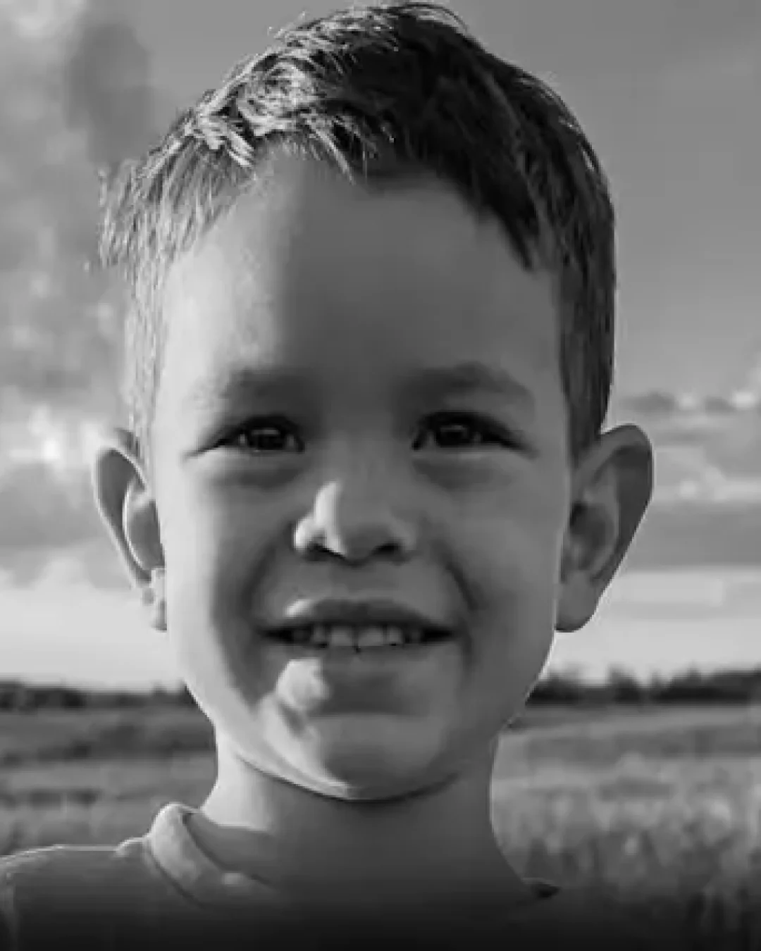 Menino de 7 anos morre após cair em poço