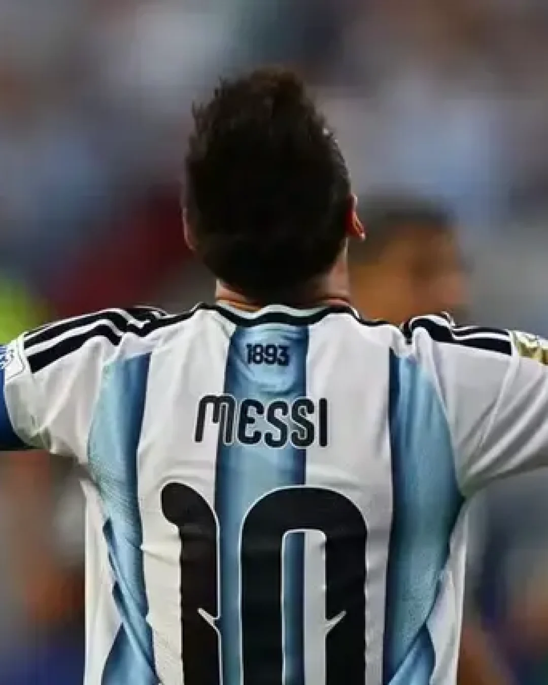 Messi brilha e faz história