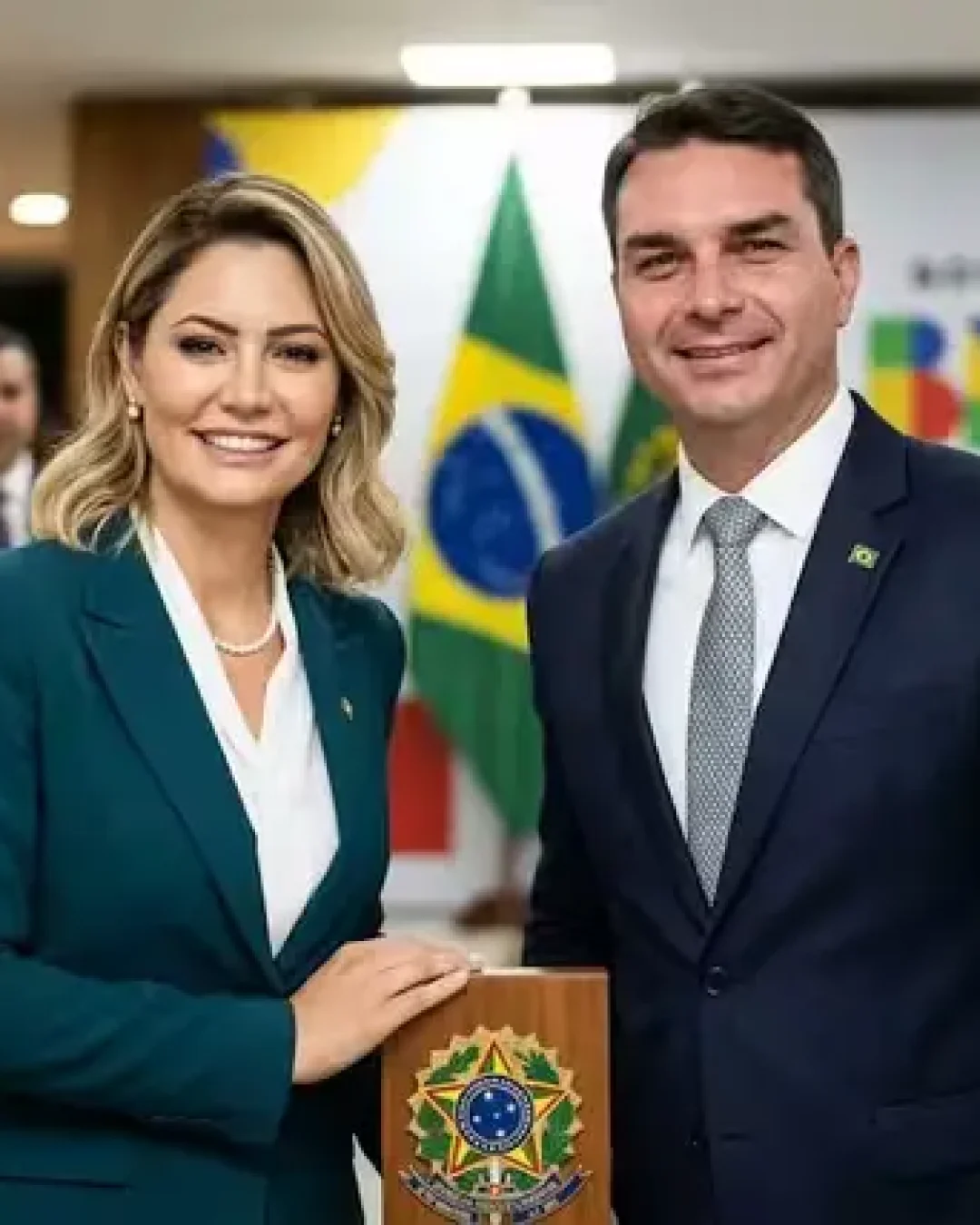 Michelle Bolsonaro rejeita apoio a Flávio