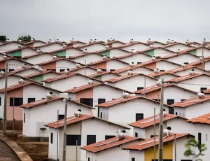 Prefeita Leninha Romão garante 25 novas casas em Uiraúna