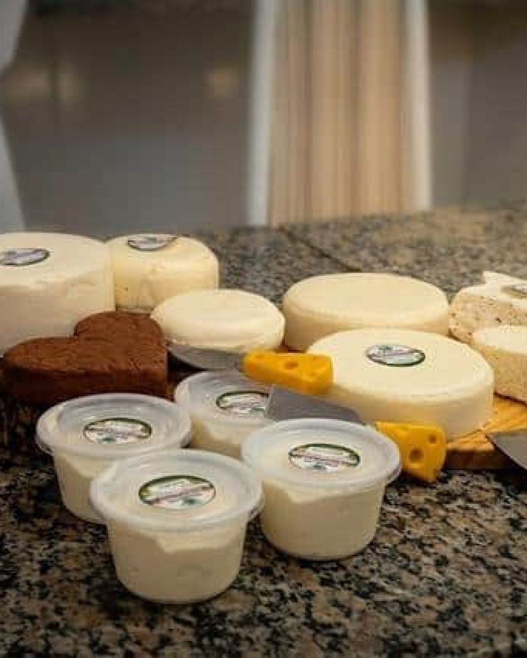 Produtores rurais aprendem fabricação de queijo artesanal em Poço Dantas