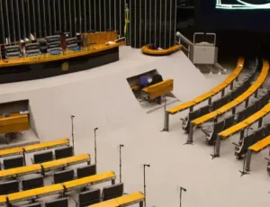 Projeto permite acúmulo de aposentadoria e salário parlamentar