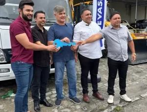 Wellington Roberto entrega veículos e maquinário para Ingá, Aparecida e associação